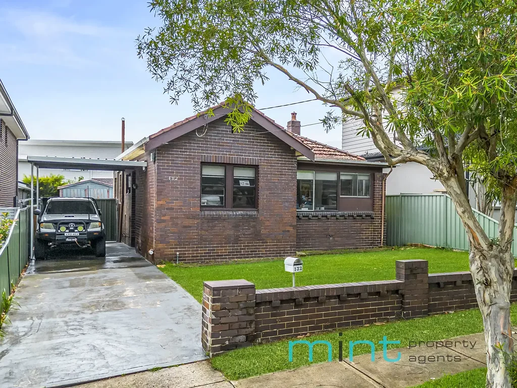 Strathfield South 3部屋 Classic Family Charm on a Prime 551m² Block in a Blue-Chip Setting