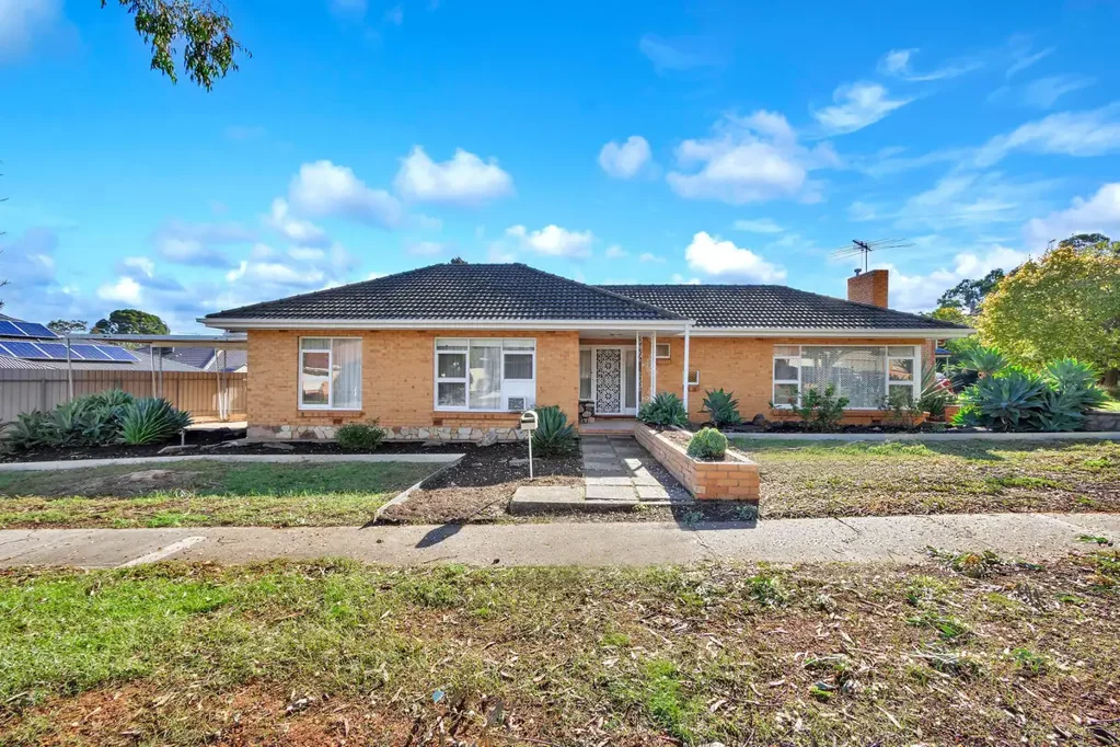 Hillbank 3 Bedroom Rare Opportunity!