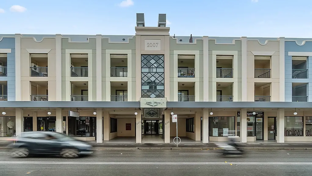 LARGE SPLIT LEVEL APARTMENT