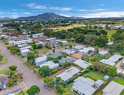 1,2,3,4/20 Lowth Street, Rosslea, QLD 4812, 8 slaapkamers, 4 badkamers, Unit