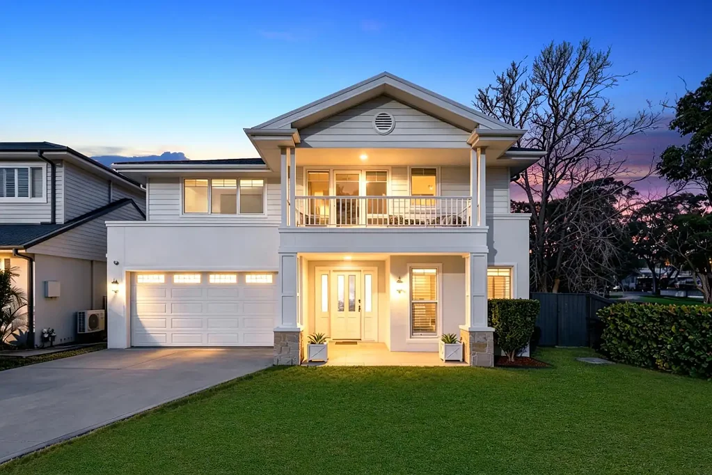 Frenchs Forest 5Moenga Private Hamptons Sanctuary, Polished and Practically New