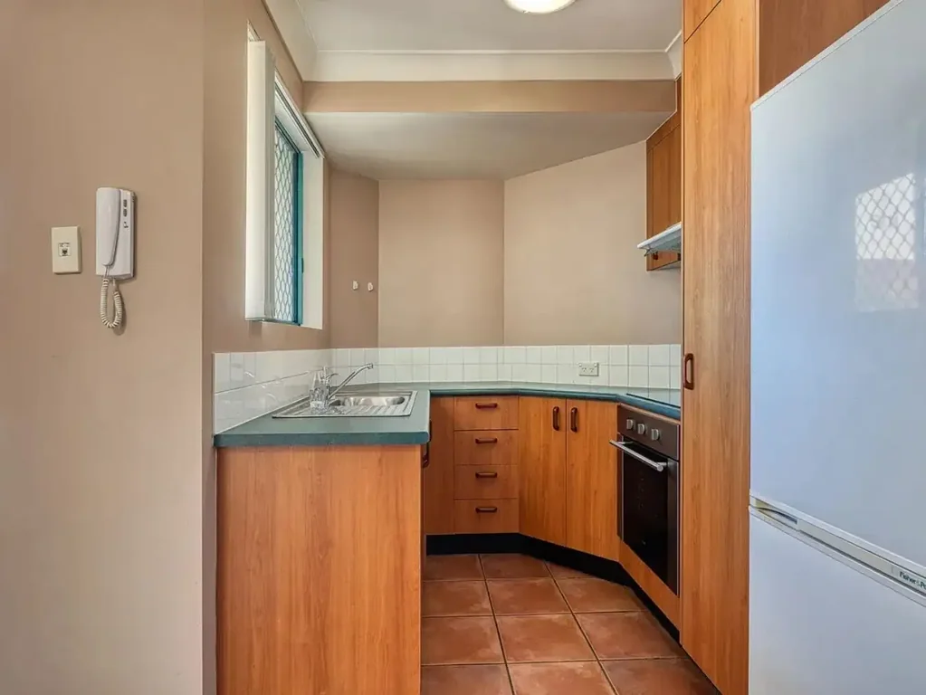 Southport 1房  LOW BODY CORP INVESTMENT OPPORTUNITY!!