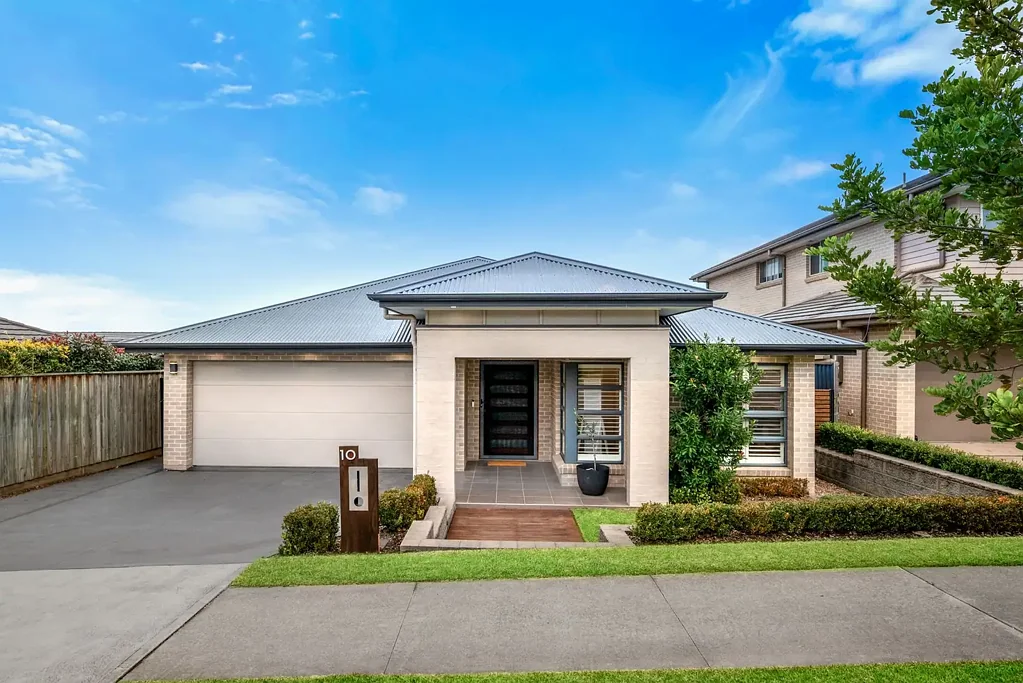 10 Buckingham Loop, Oran Park, NSW 2570