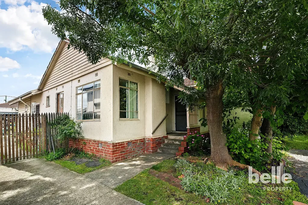 Burwood 6ਬੈੱਡਰੂਮ Endless Potential in a Premium Location