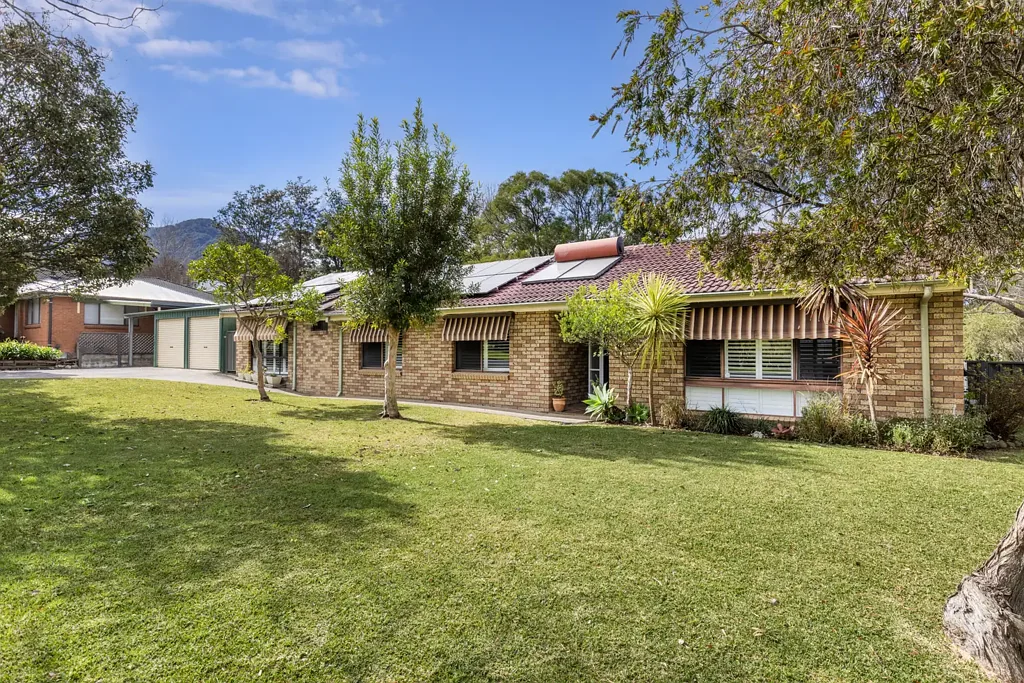 Cambewarra Village 4 Slaapkamer Spacious Family Living in the Heart of Cambewarra Village