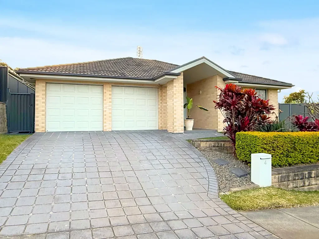 LOVELY FAMILY HOME!