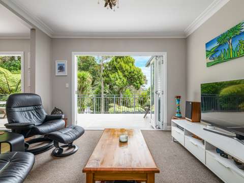 Titirangi 4部屋 MUST BE SOLD - Owners Moving On After 15 Years!