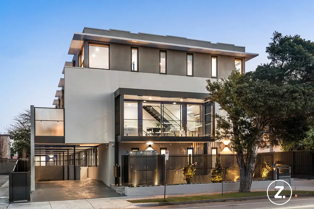 Luxury Beachside Haven – Where Sophistication Meets Coastal Living