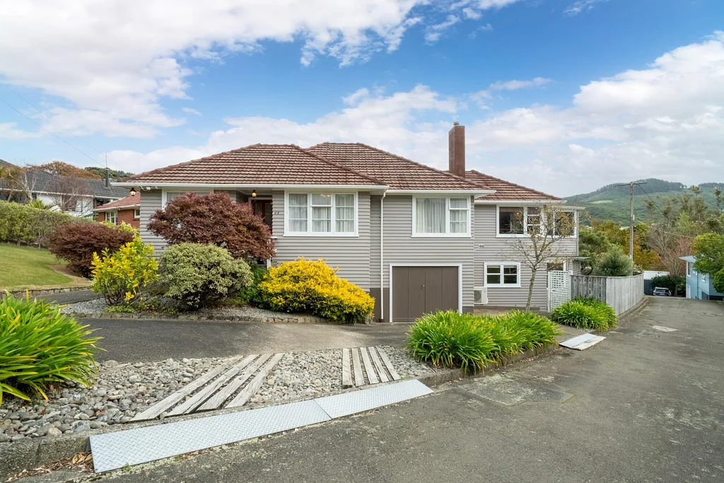 Tawa 4房  A Home with Heart, Perfectly Positioned for Sun