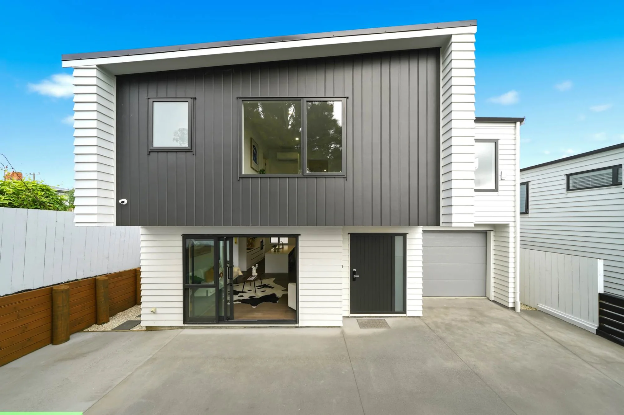 Torbay 4Kwarto Freehold Standalone & Must Be Sold