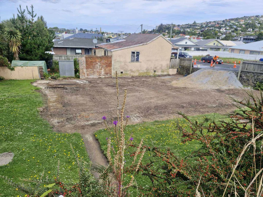 Caversham 4房  Corner Site for Development: Not Yet Under Offer!