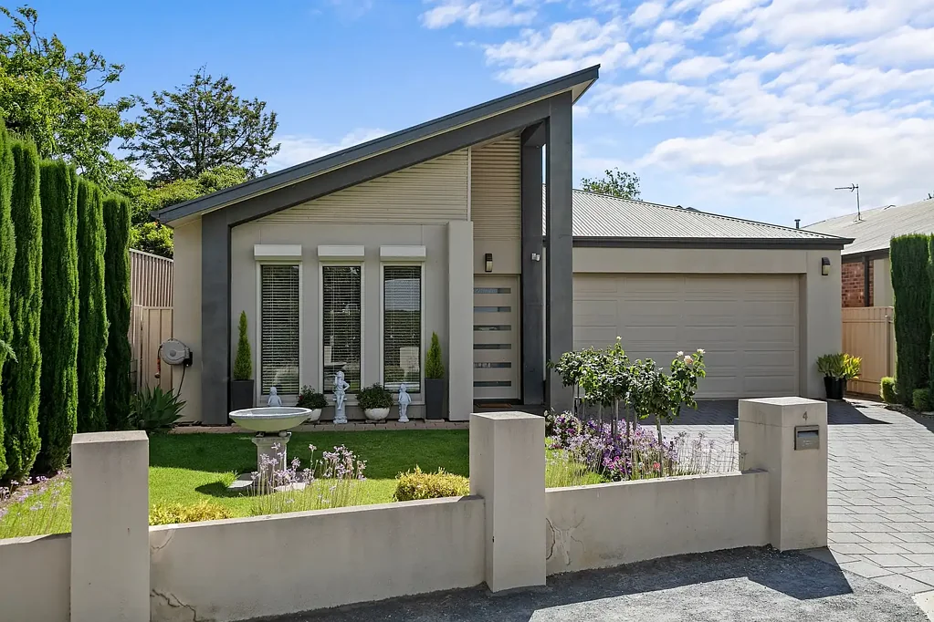 4 Strickland Street, Clare, SA 5453