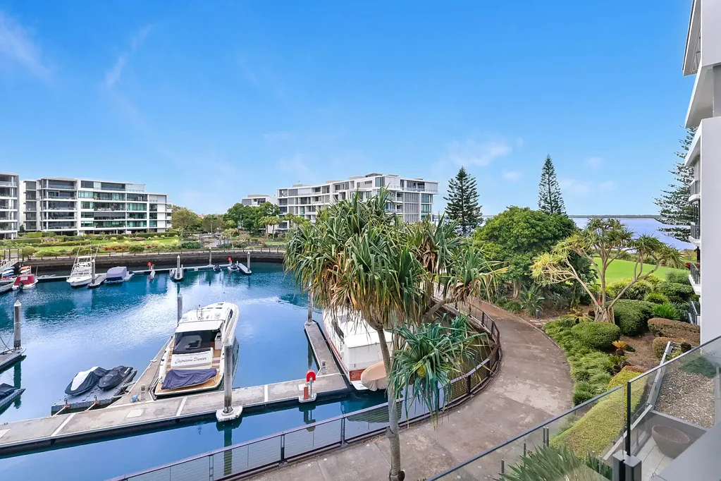 Hollywell 2બેડરૂમ Prestigious North-Facing Waterfront Residence with Marina & Broadwater Views