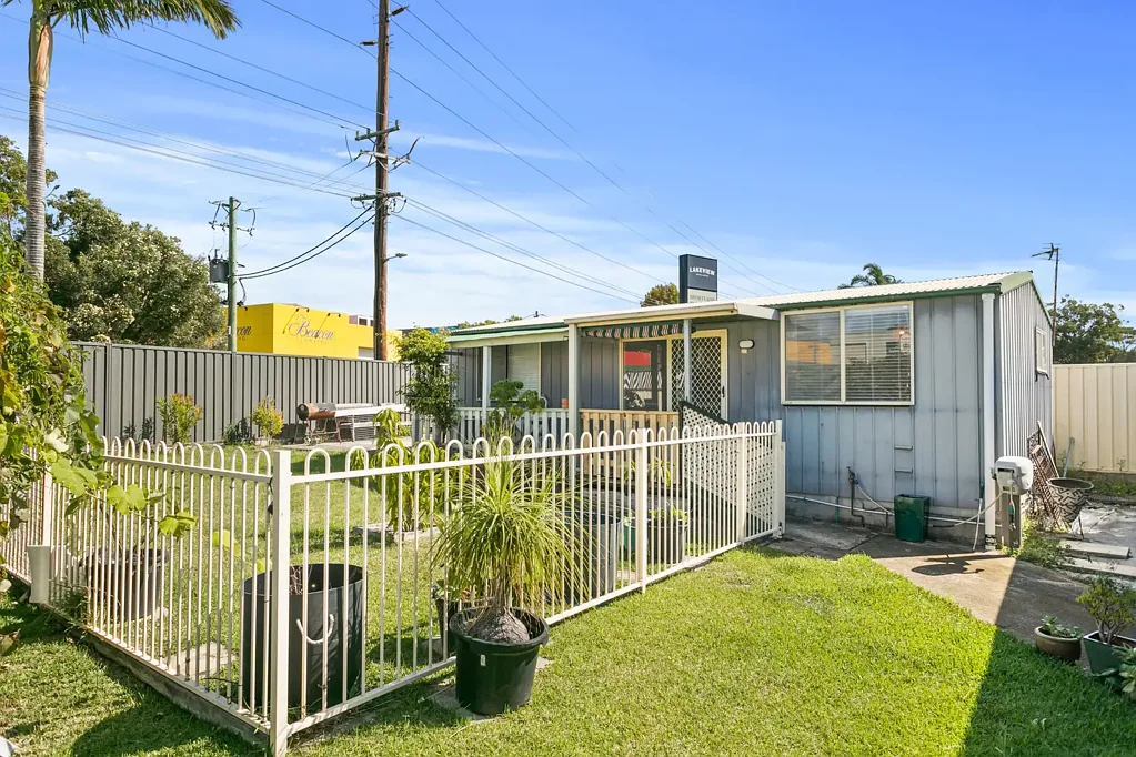 UTILITIES INCLUDED - 1 BED GRANNY FLAT