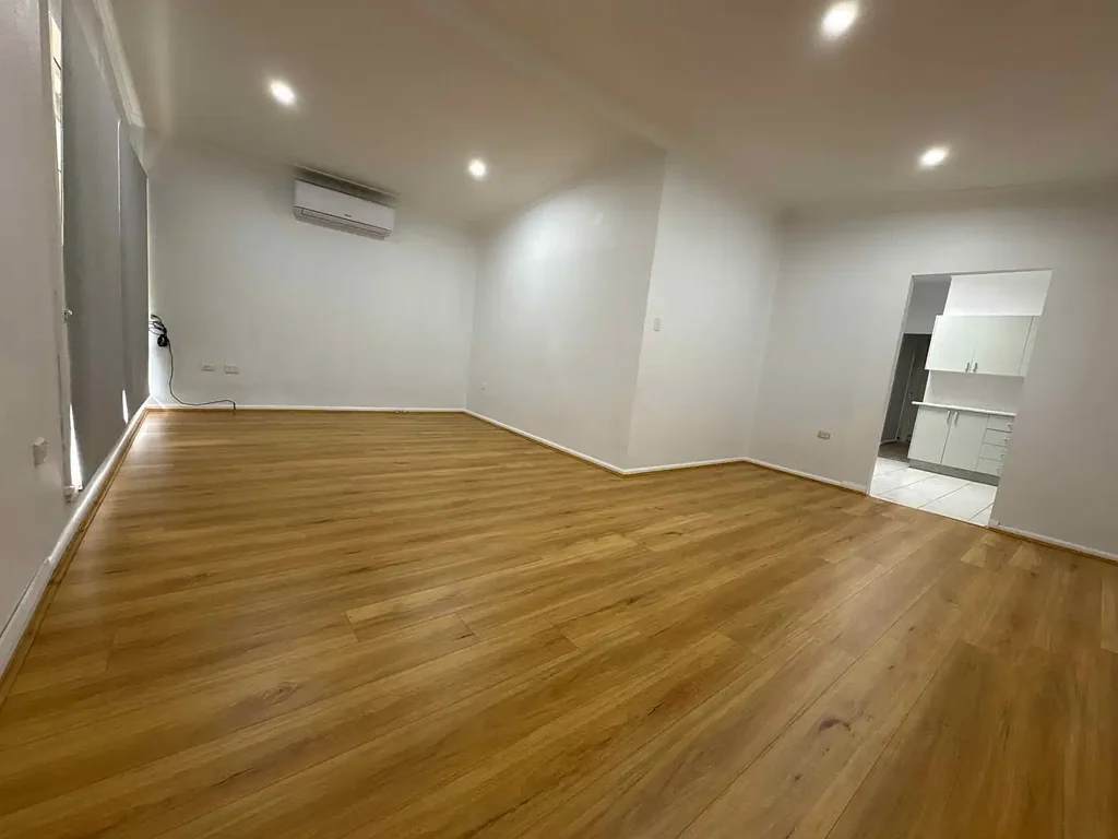 LARGE HOUSE 5 Bedroom with 2 lounge area with fenced rear yard