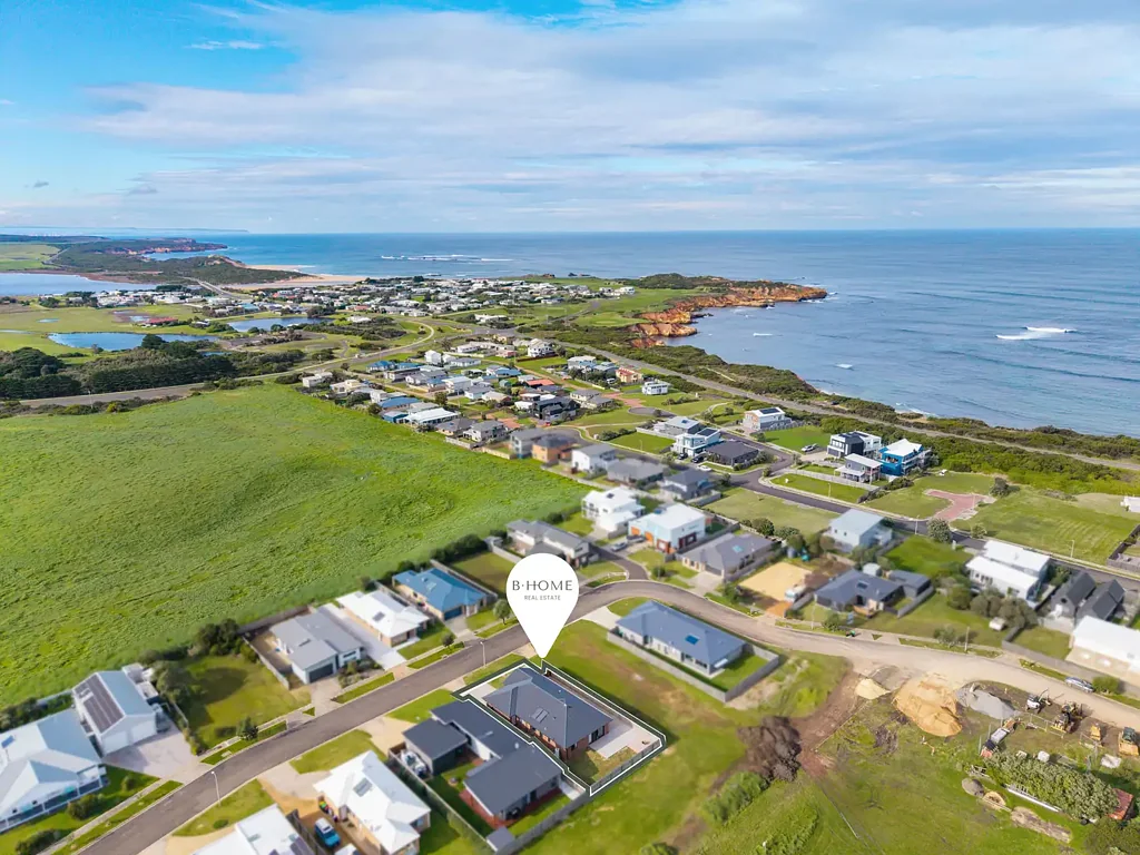 Peterborough 4 Slaapkamer Surf, Sand and Coastal Charm.