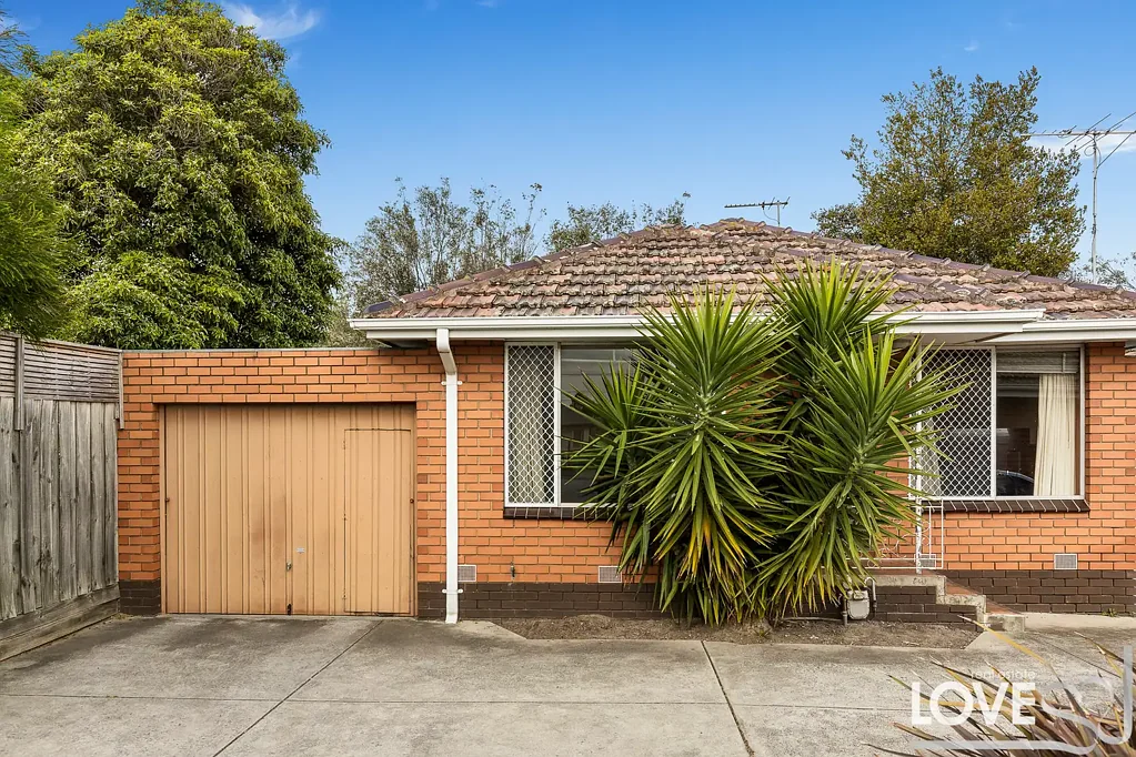 Secure Two-Bedroom Unit Near Edwardes Lake Park