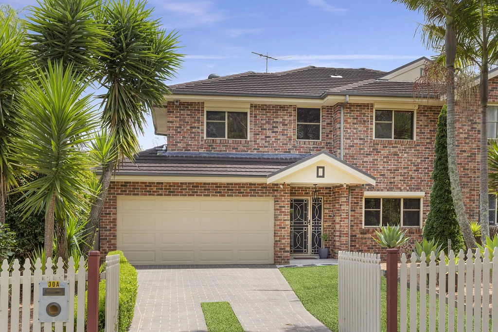 Wahroonga 4chambre Easy care living meets east-side prestige