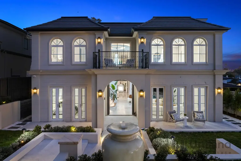 St Ives 5房 享有盛誉的 St Ives 地标性住宅，建筑卓越，奢华如度假村 A Landmark Residence of Architectural Distinction and Resort-Inspired Luxury in Prestigious St Ives
