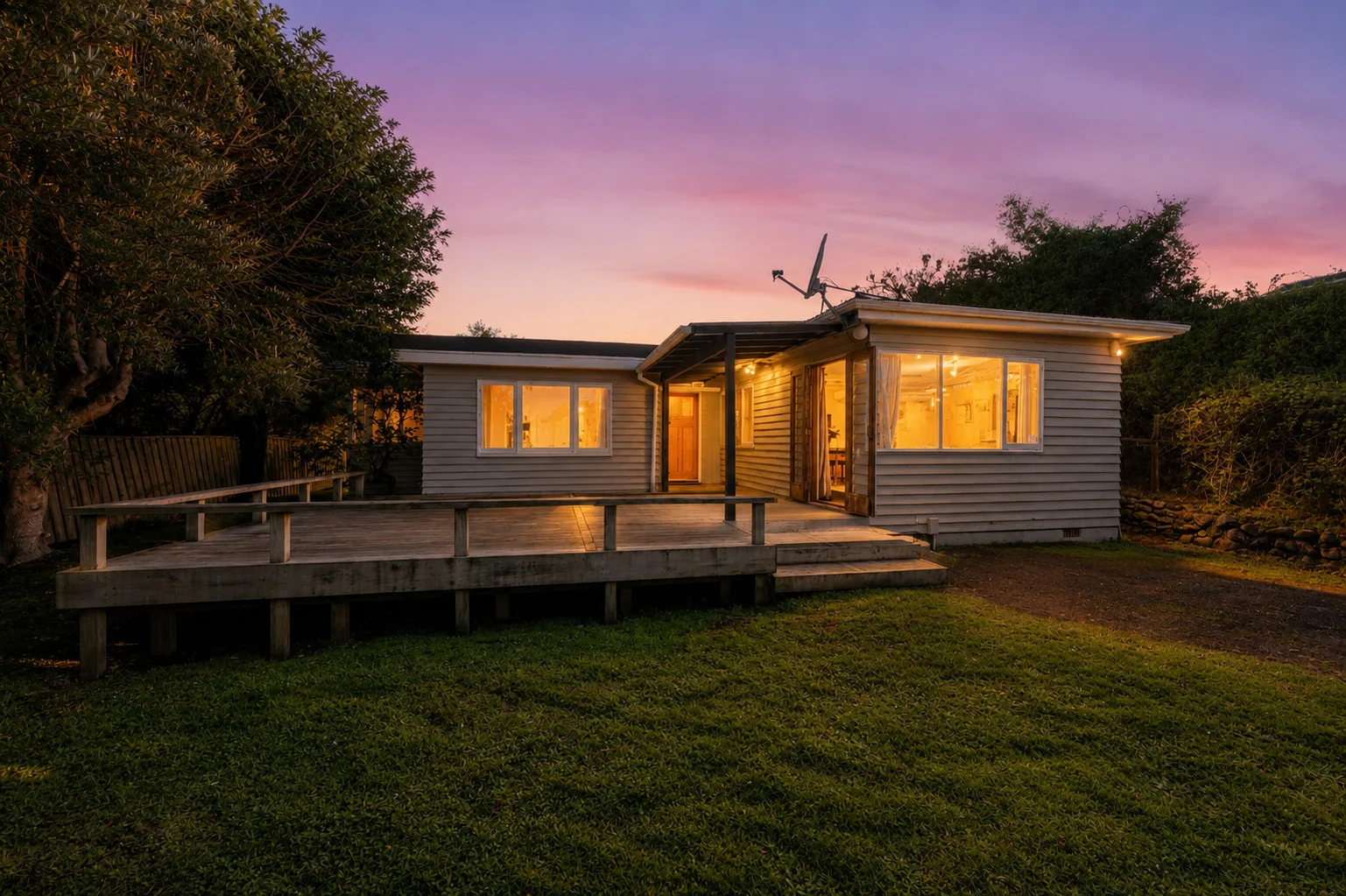 Raumati Beach 3غرفة نوم Your Raumati Beach Opportunity!