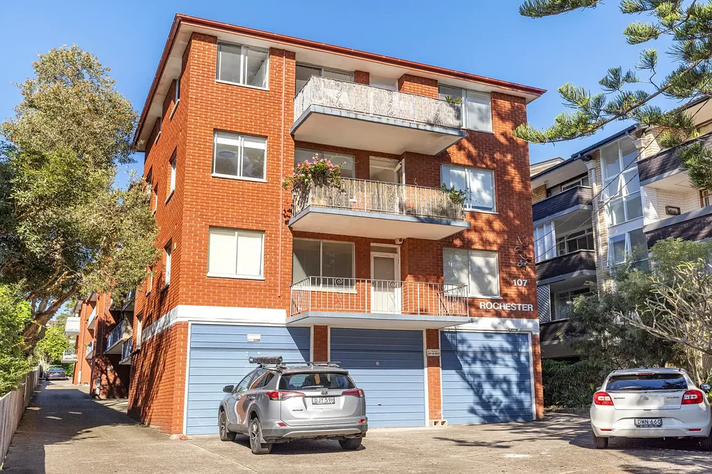 Perfectly positioned close to the beach, cafe�s and shops wi