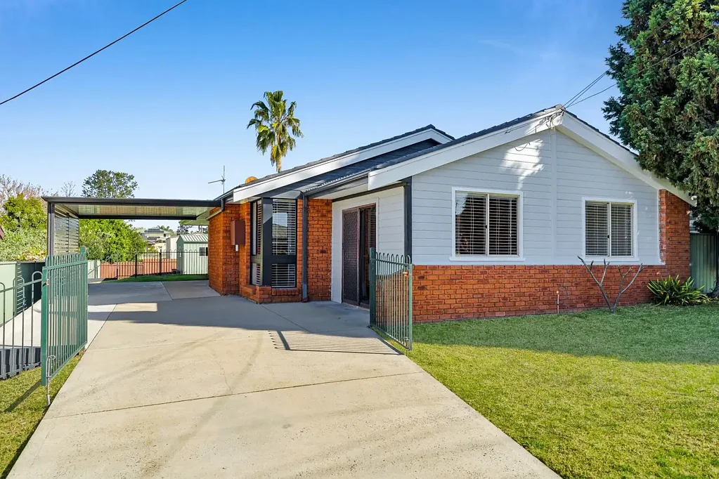 Buxton 3 Bedroom Renovated Comfort