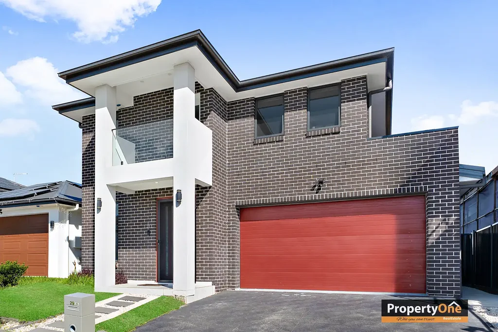 Catherine Field 5 Slaapkamer Stunning Near-New Double Storey Family Home for Sale. Don't miss out.