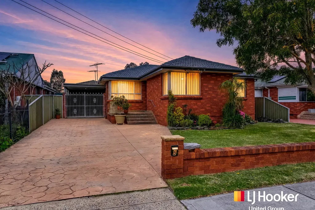 Liverpool 3બેડરૂમ Immaculately Maintained in an Ultra-Convenient Liverpool Location