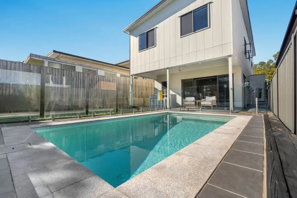 Holland Park 4غرفة نوم Smart Buying in Sought-After Holland Park