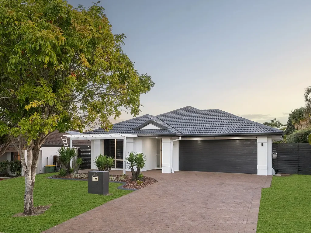 North Lakes 4房 焕然一新，罕见双侧通道 Beautifully Refreshed with Rare Double Side Access