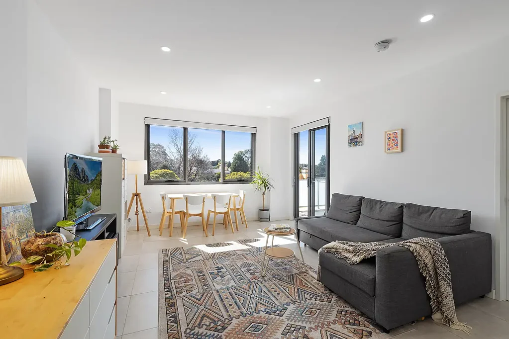 Thornleigh 2Kwarto Premium north-facing apartment with unrivalled convenience