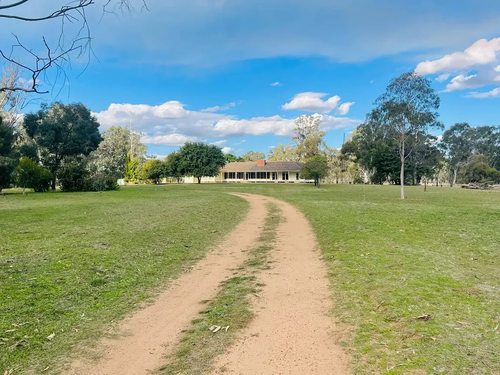 Niemur Rare opportunity! Stunning property & homestead on the Niemur river.