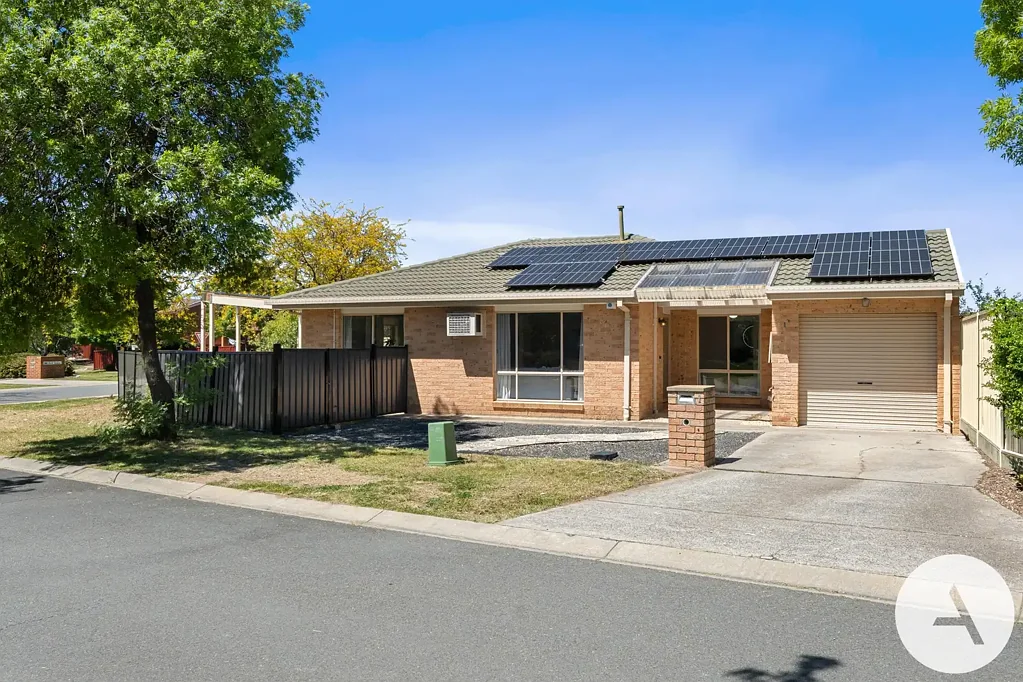 Ngunnawal 3房  Renovated Single-Level Home with Exceptional Outdoor Space - Move-in Ready!