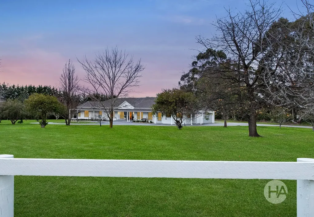 Somerville 4ਬੈੱਡਰੂਮ A Renovated Masterpiece with a Workshop of Possibilities