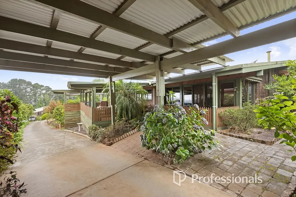 15 Loris Street, Silvan, VIC 3795