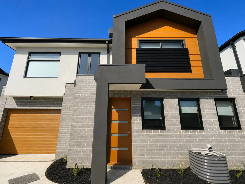 Stunning  Townhouse in Reservoir!