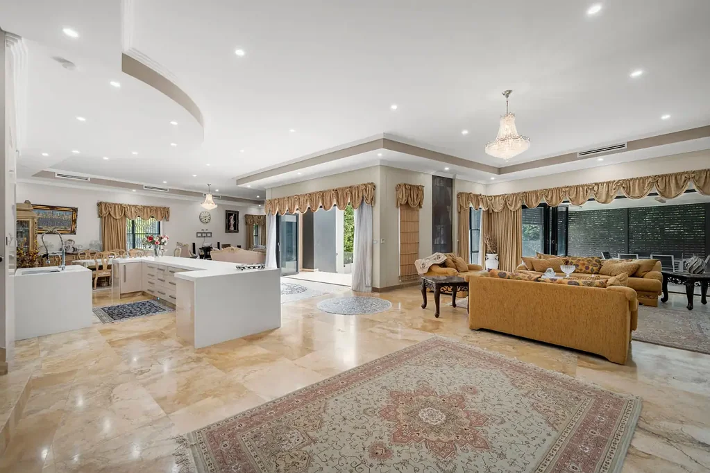 Castle Hill 5 Bedroom Magnificent Home of Grand Proportions