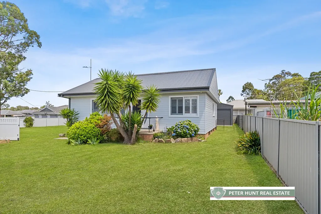 Tahmoor 3房 精心翻新住宅 923㎡阔地 双重潜力 三棚宽敞 舒适现代布局 地段优越 Modern Comfort with Future Potential on 923m2