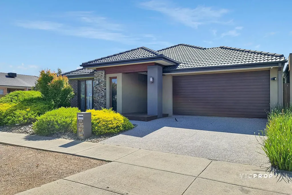 Beautiful Family Home in Alamanda K-9 College School Zone