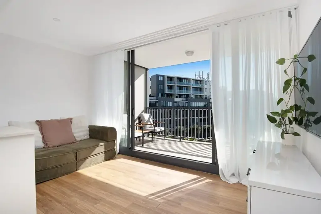 Contemporary Living in a Convenient Dee Why Location