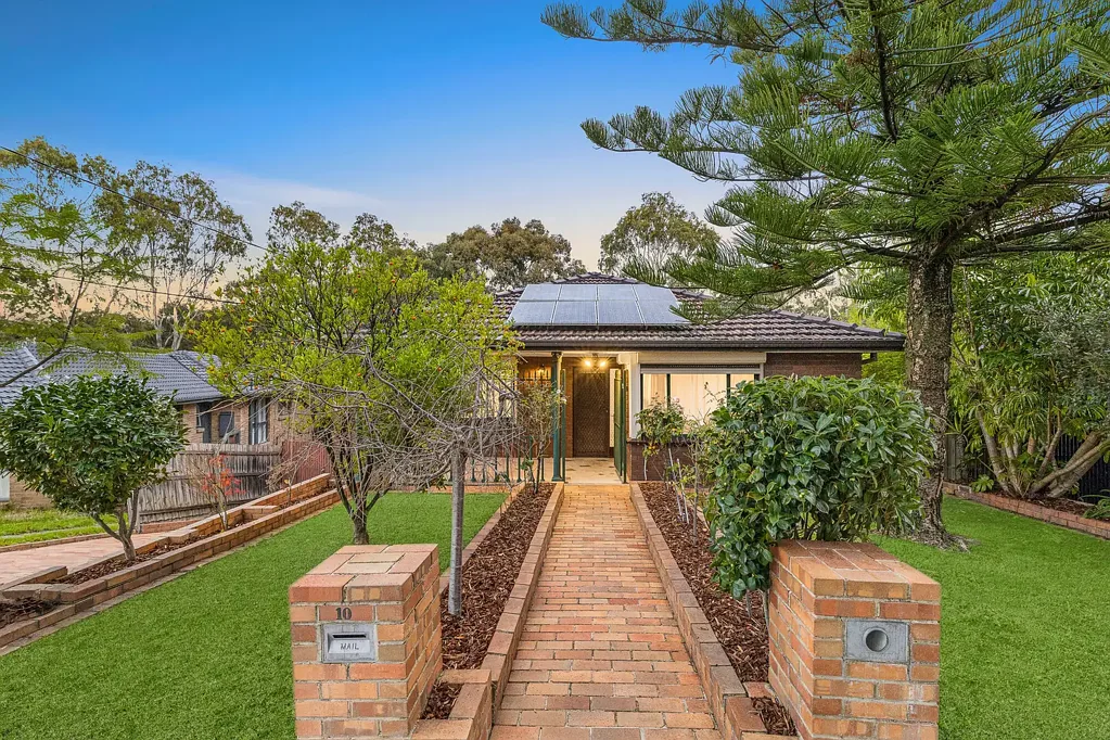 Box Hill South 4બેડરૂમ Family retreat with parkside perfection