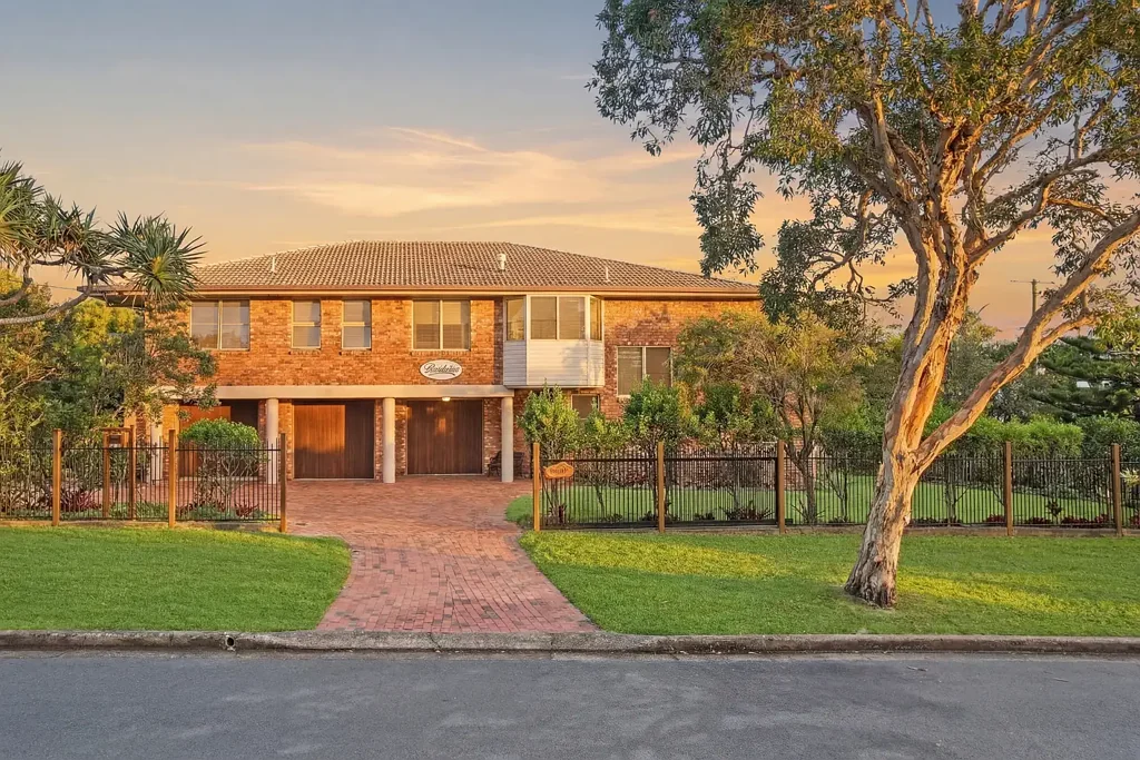 Dicky Beach 5Moenga COASTAL SCALE. RARE OFFERING. ENDURING APPEAL.