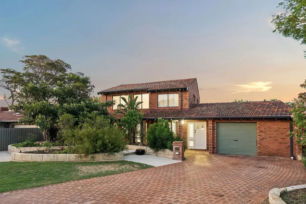 4 Lake Carine Gardens, Carine, WA 6020