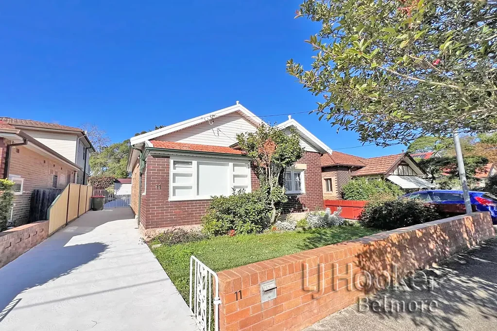 Modern Two Bedroom House with Sunroom!