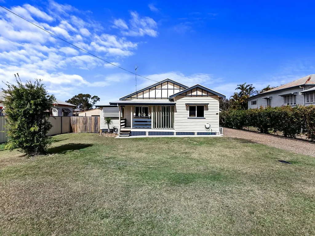 Maryborough 3房  Move-In Ready Home with Impressive Entertainer’s Backyard