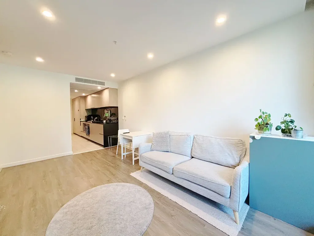 Modern 1-Bedroom Apartment in Prime Melbourne Location – Lease Transfer to 15/01/2027