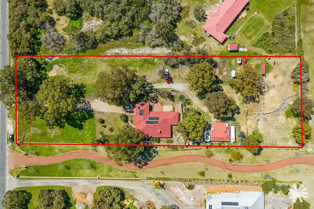 Kenwick 4ਬੈੱਡਰੂਮ Exceptional 2-Acre Landholding in Elevated Kenwick Locale