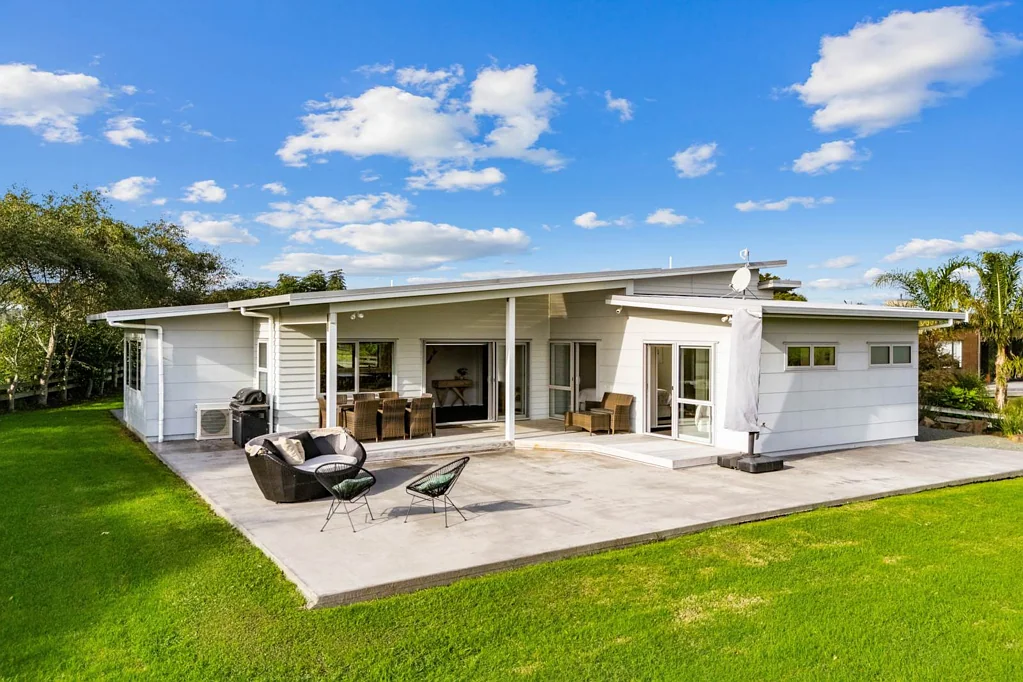 Mangawhai Heads 3 Bedroom Modern Living with Space, Privacy and Style