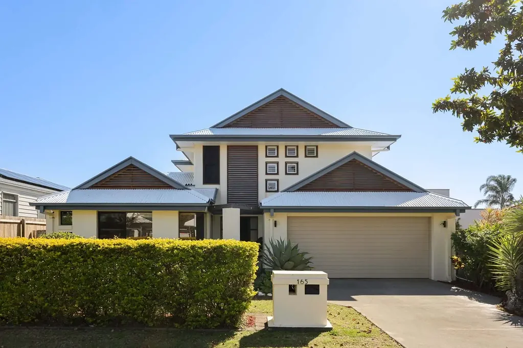 Scarborough 4房 珍贵海滨地段的家庭式宽敞空间与灵活性 FAMILY-SIZED SPACE AND FLEXIBILITY IN PRIZED COASTAL SETTING