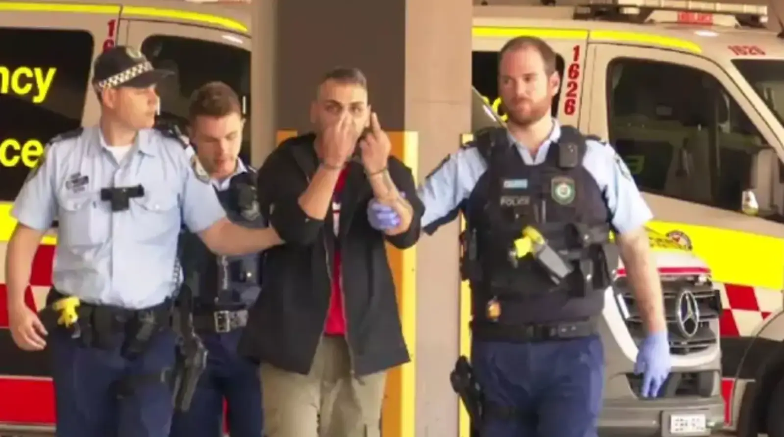 惨烈！悉尼Hurstville华人宝宝被残忍撞死！肇事者冷漠抽烟，还比中指！